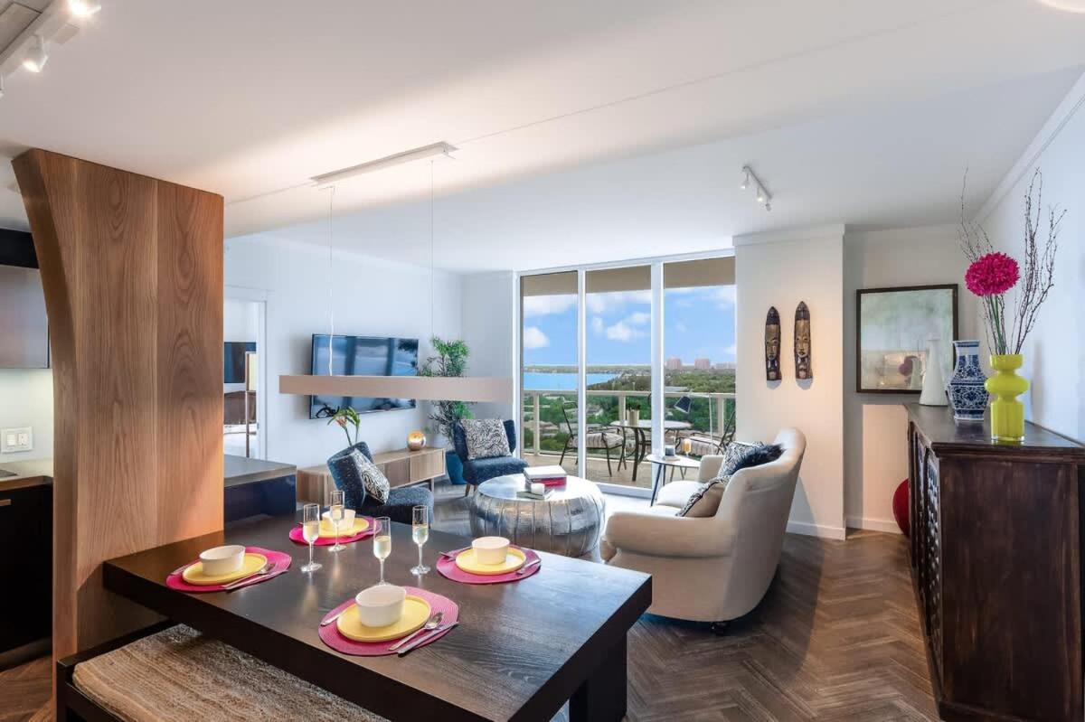 Mvr - Skyline Dreams From Your Private Balcony Apartment