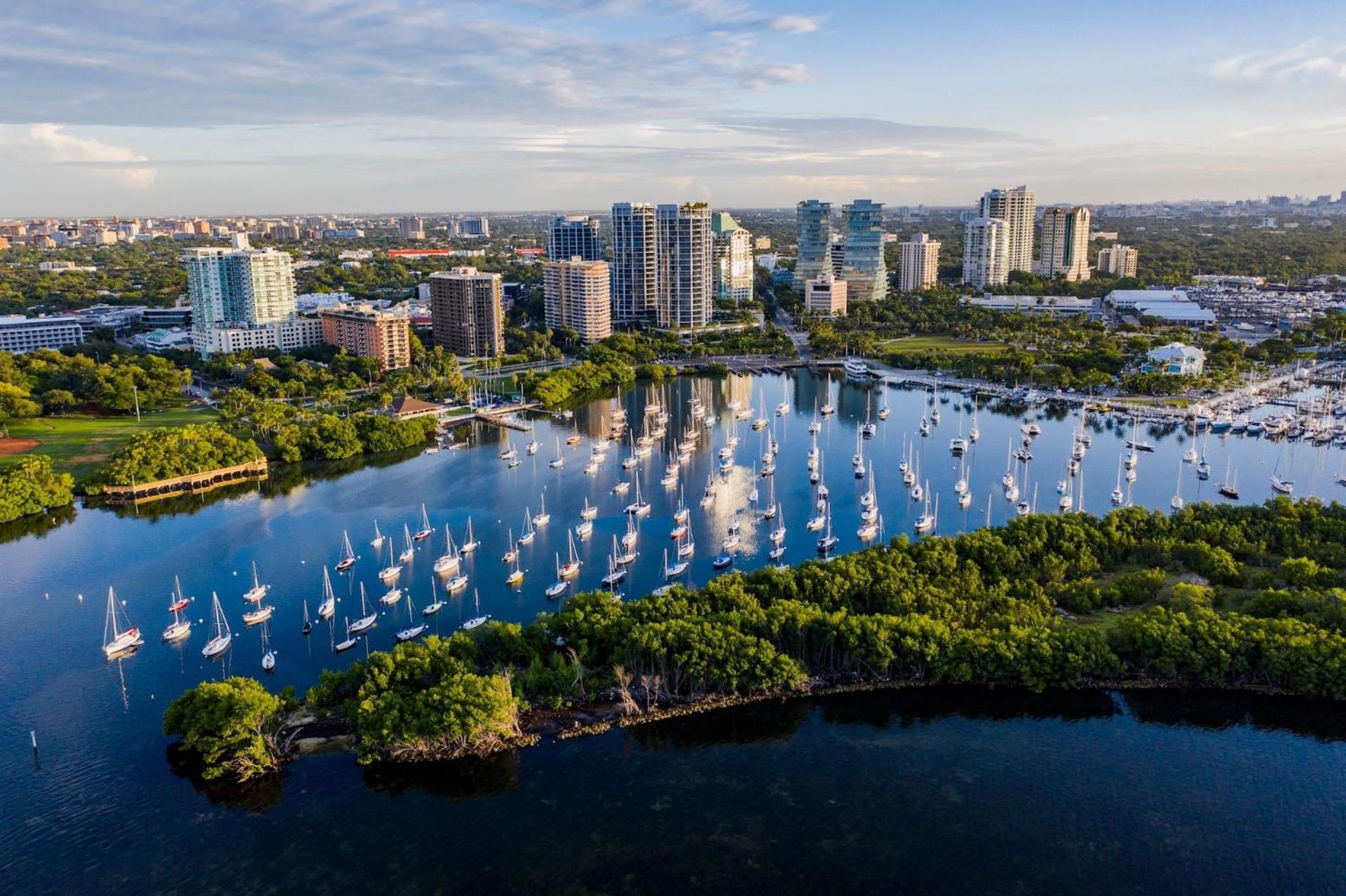 Apartment Mvr - Skyline Dreams From Your Private Balcony *